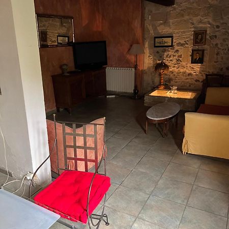 La Maison Sur La Place Aigues-Mortes Bagian luar foto