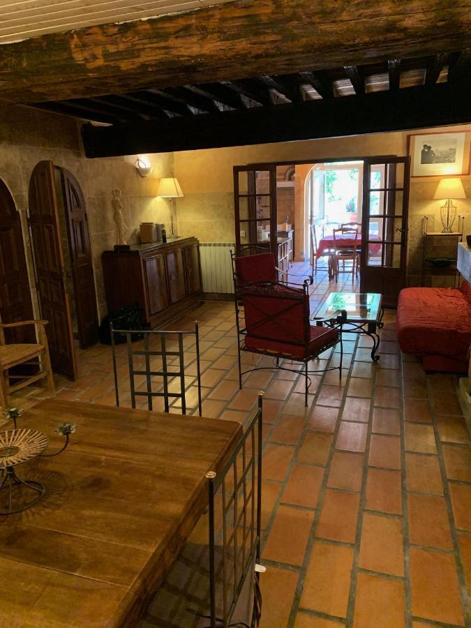 La Maison Sur La Place Aigues-Mortes Bagian luar foto