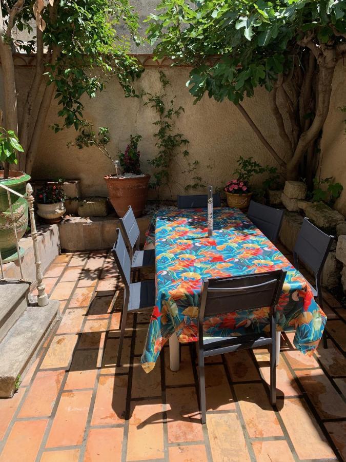 La Maison Sur La Place Aigues-Mortes Bagian luar foto
