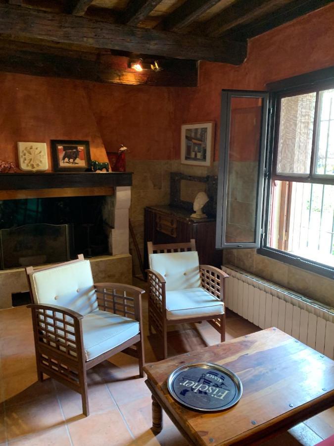 La Maison Sur La Place Aigues-Mortes Bagian luar foto