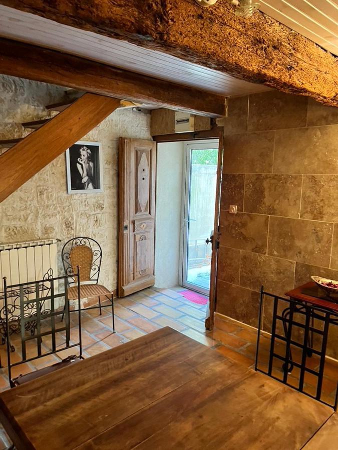 La Maison Sur La Place Aigues-Mortes Bagian luar foto