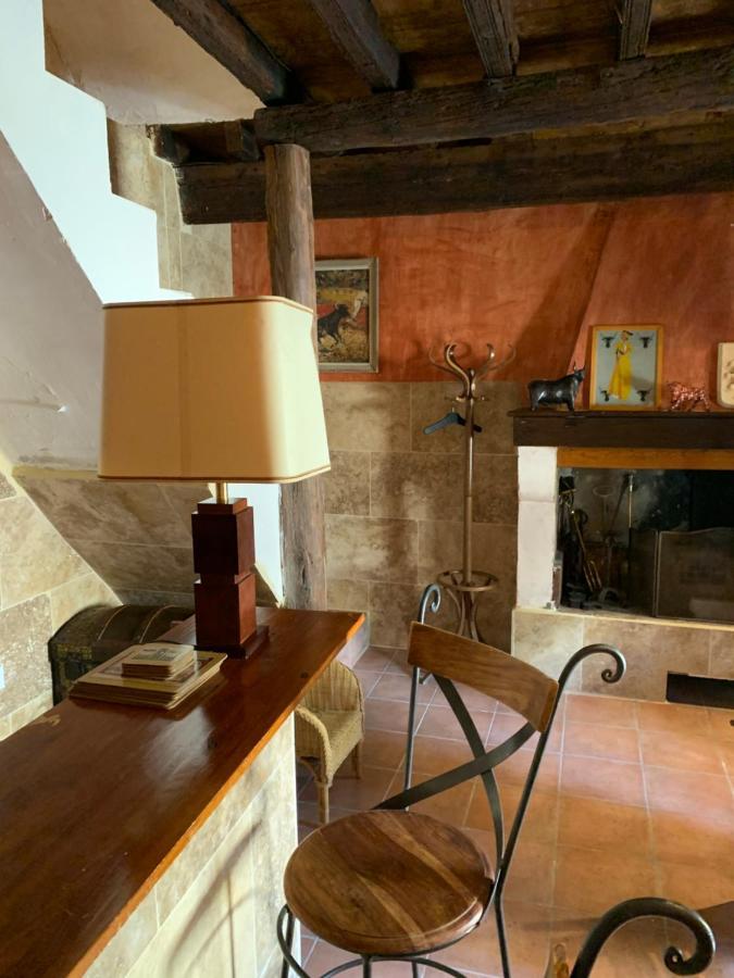 La Maison Sur La Place Aigues-Mortes Bagian luar foto