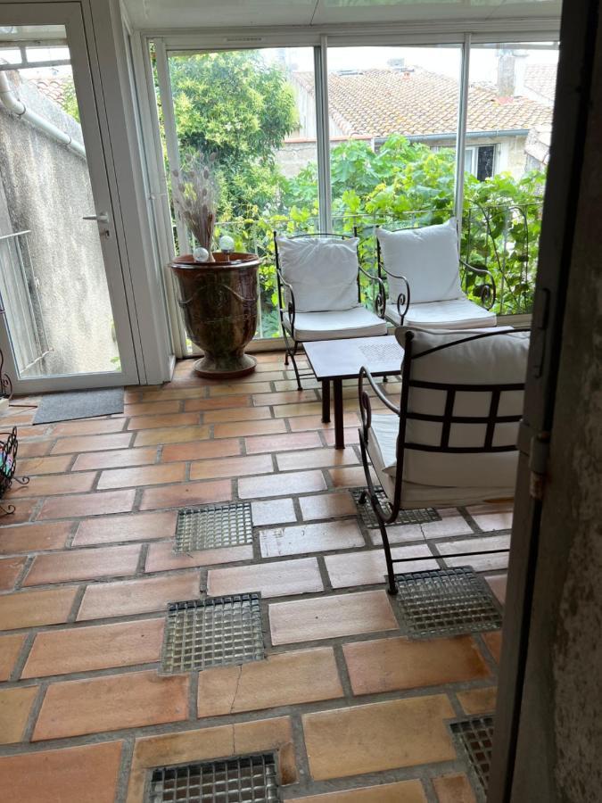 La Maison Sur La Place Aigues-Mortes Bagian luar foto